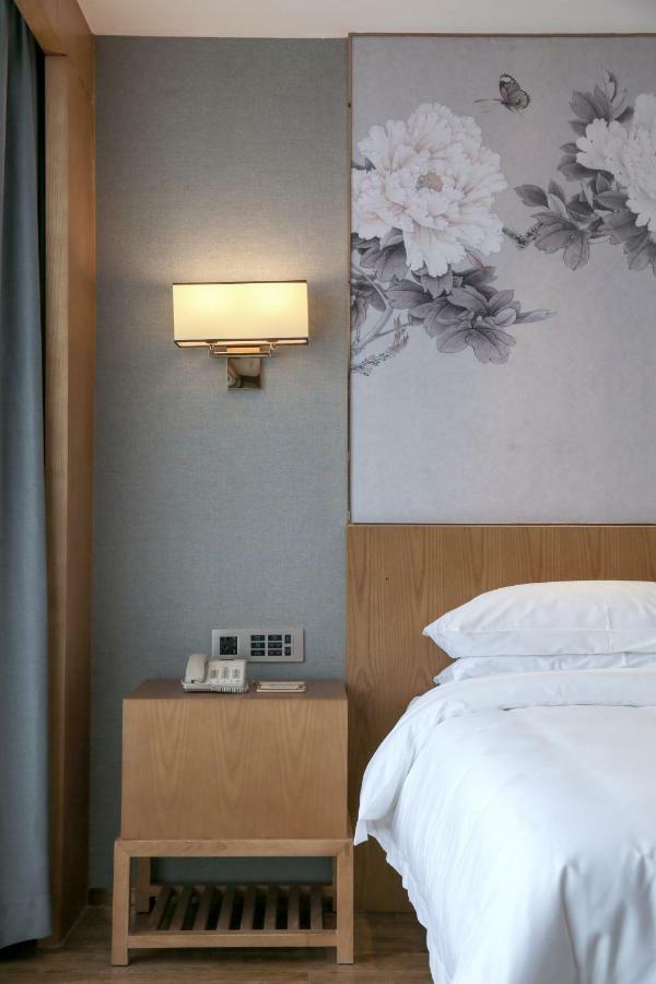 Venus Royal Hotel Foshan Kuiqi Road Metro Station 외부 사진