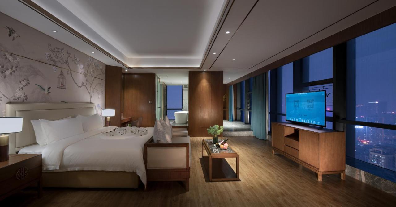 Venus Royal Hotel Foshan Kuiqi Road Metro Station 외부 사진